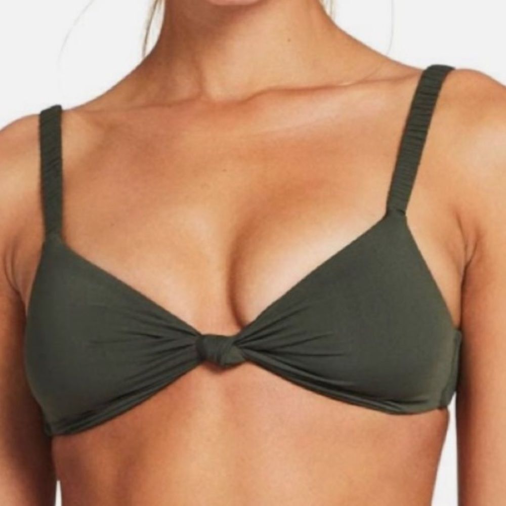 Vitamin A Bikini Tops Size 4/XS NWT